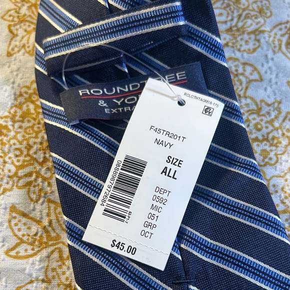 Roundtree & Yorke Navy and White Striped Tie - Picture 5 of 5